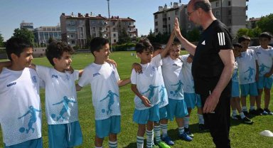 Başkan Pekyatırmacı'dan Yaz Spor Okullarına öğrencileri ile buluştu