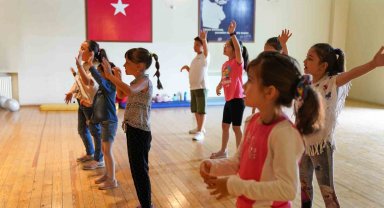 Çocuklar yaz tatilini Tepebaşı'nda değerlendiriyor