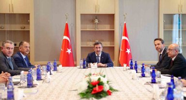 Cumhurbaşkanı Yardımcısı Yılmaz, bakanlarla deprem koordinasyon toplantısı gerçekleştirdi