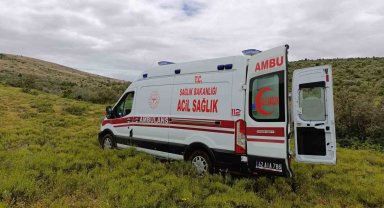 Dağlık alanda ot toplarken bayılan kişi için hava ambulansı havalandı