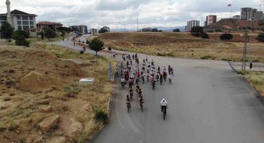 Dijital bağımlılığa karşı pedal çevirdiler