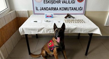Eskişehir'de mezarlığa uyuşturucu eken şahıslar yakayı ele verdi