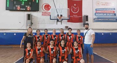 Eskişehirli genç basketbolcular Muğla'da bölge birincisi oldu