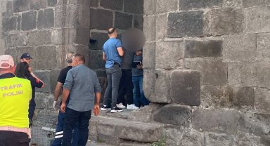İntihar için kale surlarına çıkan şahsı polis ikna etti