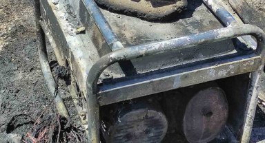 Jeneratörden sıçrayan alevler arpa tarlasını sardı