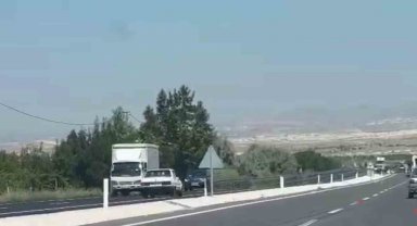 Kamyonlara aldırmadan ters şeritten gitti