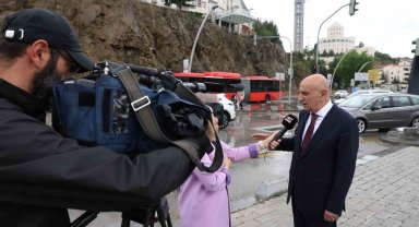 Keçiören Belediye Başkanı Altınok, gazetecilerin bayramını kutladı
