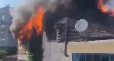 Kırıkkale'de iki katlı ev alev alev yandı