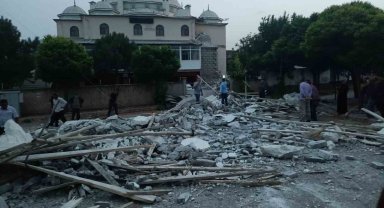 Kırıkkale'de şiddetli rüzgar caminin minaresini yıktı