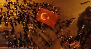Kırıkkaleliler demokrasi yürüyüşüne katıldı, gece yarısına kadar nöbet tuttu