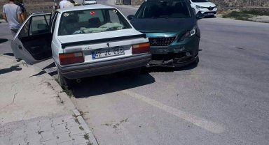 Konya'da otomobiller çarpıştı: 3 yaralı