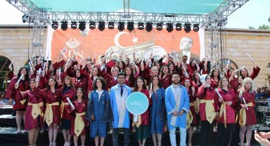 KÜN'den gururlandıran mezuniyet