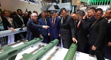 Milli Savunma Bakanı Güler, Uluslararası Savunma Sanayi Fuarı'na katıldı