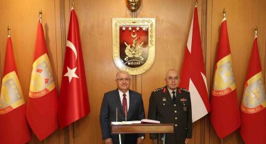 Milli Savunma Bakanı Yaşar Güler'den Kuvvet Komutanlıklarına Ziyaret