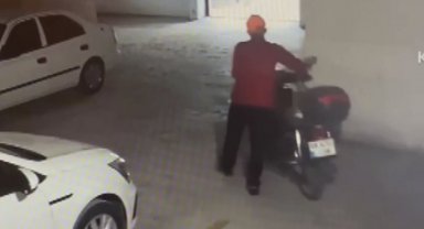Motosiklet hırsızı önce güvenlik kamerasına sonra polise yakalandı