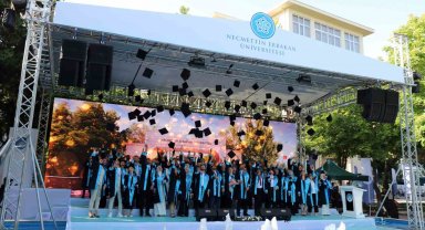NEÜ, birincilerini "Mezuniyet ve Geleceğe Mesaj Töreni" ile uğurladı