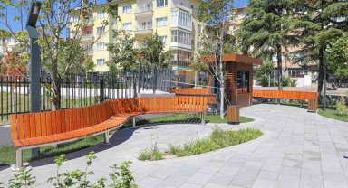 Niğde Belediyesi'nden Parklara Büfe Kütüphane