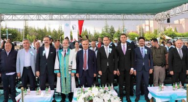 Niğde Ömer Halisdemir Üniversitesi'nde mezuniyet heyecanı