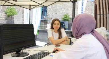 Öğrenci dostu Büyükşehir'e gençlerden tam not