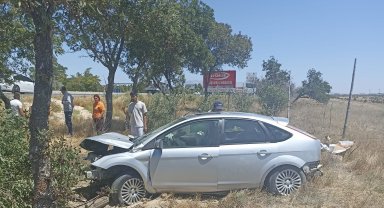 Otomobil ağaca çarptı: 5 yaralı