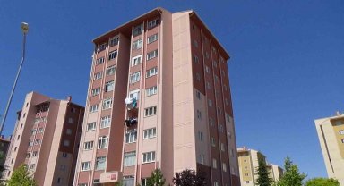 Pencere silerken 8. kattan düşen 3 çocuk annesi kadın hayatını kaybetti