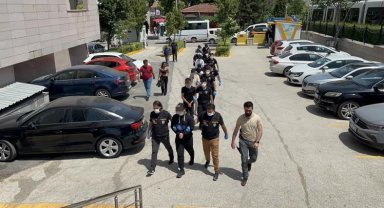 Pompalı tüfekle 3 kişiyi yaralayan şüphelilerden 5'i tutuklandı