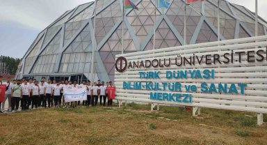 "AnadoluyuzBiz" projesine katılan Elazığlı gençler Eskişehir'i gezdi