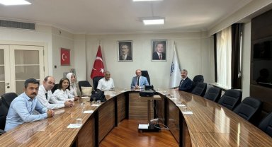 Rektör Erdal, deprem bölgesindeki AÖF büro personeliyle bir araya geldi