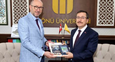 Rektör Fuat Erdal, deprem bölgesindeki üniversite rektörleri ile bir araya geldi
