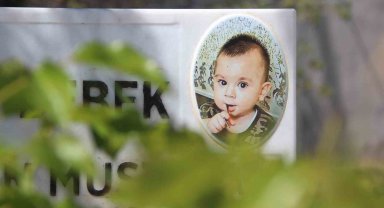 Şehit bebek Bedirhan ve annesi mezarı başında anıldı