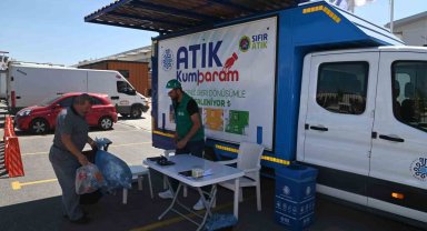 Selçuklu Belediyesinin Mobil Atık Kumbara Aracı semt pazarlarında