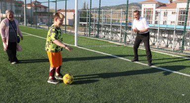Serebral palsi hastası Arda futbolla moral buluyor: Tek istediği Icardi ile tanışmak