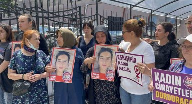 Sevgilinin ölümünden dolayı tutuklanan zanlı kendisini savunurken şiir okudu