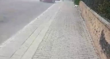 Seyir halindeki otomobil alev aldı