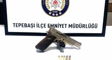 Şüpheli şahsın üst aramasında silah ele geçirildi