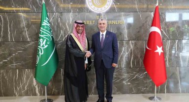 Suudi Arabistanlı Bakan Al-Hogail, Ticaret Bakanı Bolat'ı ziyaret etti