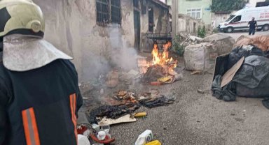 Tek katlı ev, yangında kullanılmaz hale geldi