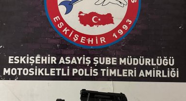 Üzerlerinde tabanca ve motosiklet ele geçirilen 3 şahıstan biri tutuklandı
