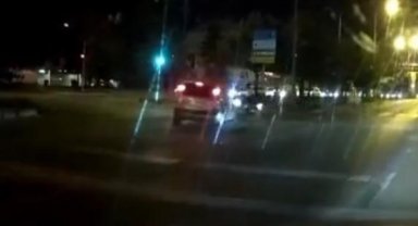 Yol kamerasına yansıyan kazada 1'i ağır 6 kişi yaralandı