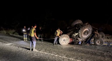 Yolcu otobüsü traktöre çarptı: 3'ü ağır 6 yaralı