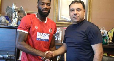 Aaron Appindangoye 1 yıl daha Sivasspor'da