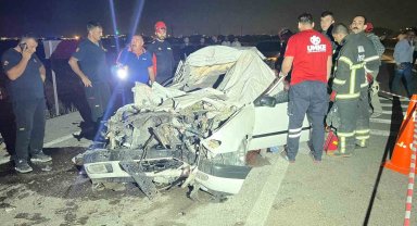 Aksaray'da otomobil kamyonetle çarpıştı: 1 ölü, 2 ağır yaralı