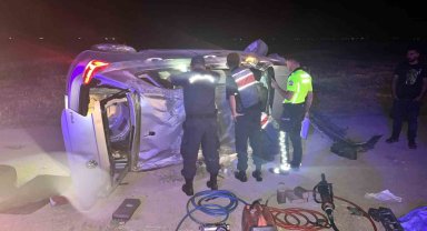 Aksaray'da otomobil traktöre çarptı: 3 yaralı