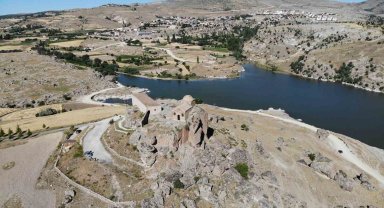 Aksaray'daki Yüksek Kilise ziyaretçilerini ağırlıyor