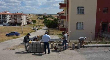 Akyurt'ta kaldırım ve bordür çalışmaları sürüyor