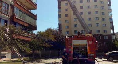 Ankara'da bir evde patlayan piknik tüpü yangına neden oldu