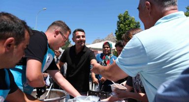 Aşurenin bereketi Sivrihisar'ı sardı