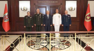 Bakan Güler'den Genelkurmay Başkanı Gürak'a ziyaret