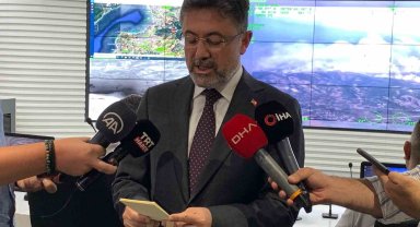Bakan Yumaklı: "Yangın Çanakkale şehir şehir merkezini teğet geçer bir halde ilerliyor"