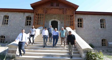 Başkan Büyükkılıç, 85 yıllık Pazarören Öğretmen Okulu'nu inceledi, duygu dolu anlar yaşadı